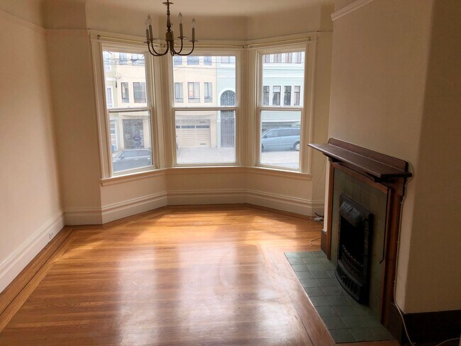 Foto del edificio - Classic spacious San Francisco Flat in popular Inner Sunset District w/garage parking! OPEN HOUSE...