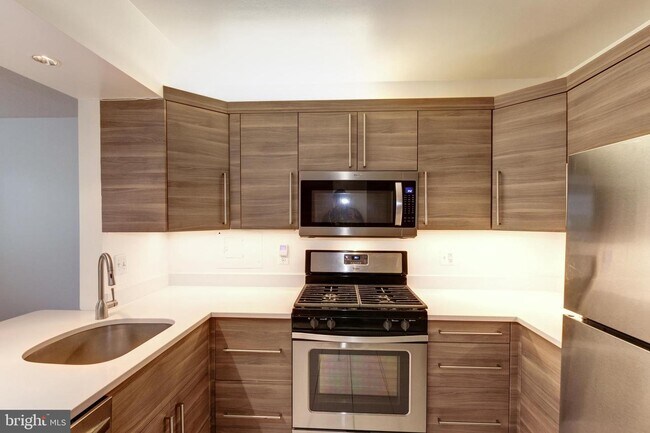 Foto del edificio - 5500 Friendship Blvd
