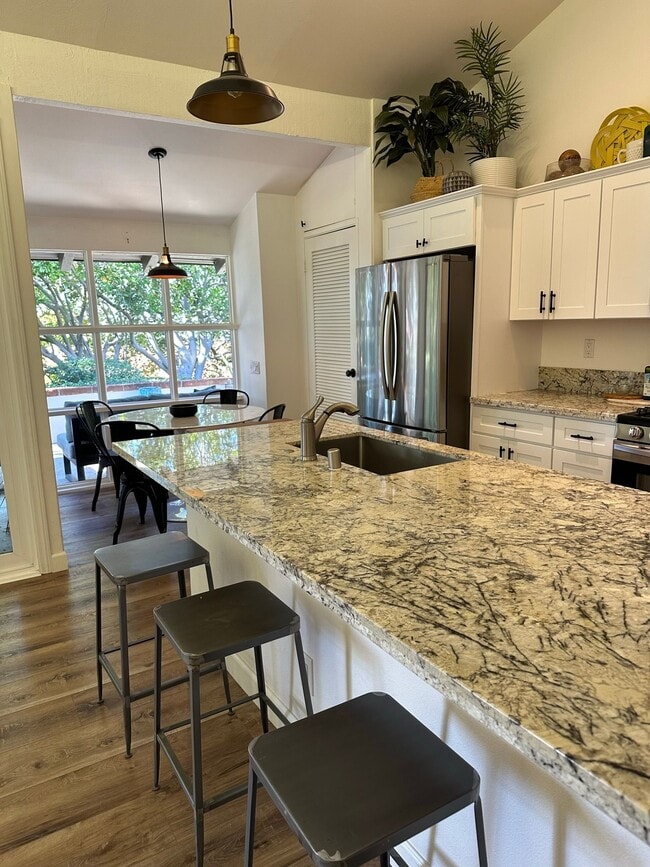 Building Photo - 303 Esplanade