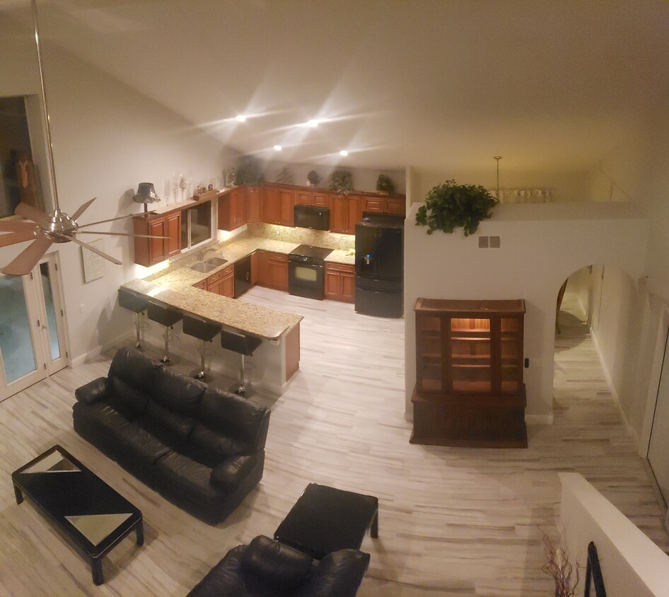 Foto principal - 6427 Pinewood Dr