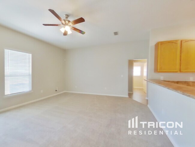 Foto del edificio - 1675 Hollow Glen Dr