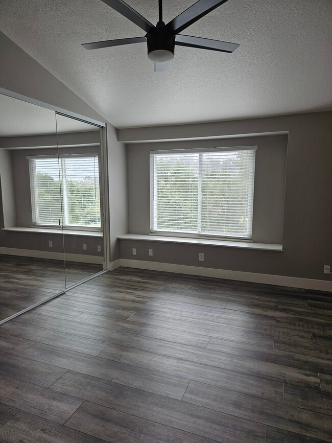 Building Photo - 30902 Club House Dr