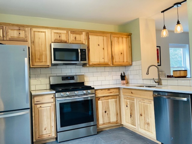 Building Photo - 186 E Redrock Dr
