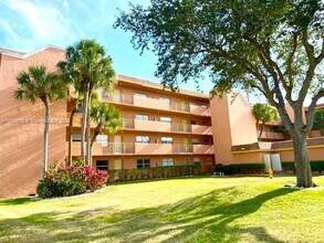 Building Photo - 3110 N Pine Island Rd
