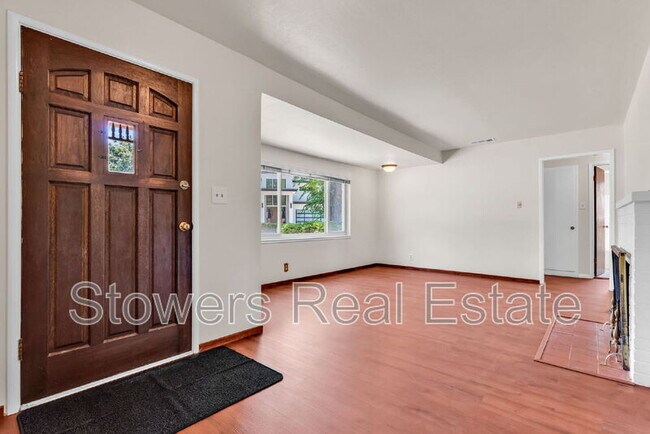 Building Photo - 275 Cameo Dr