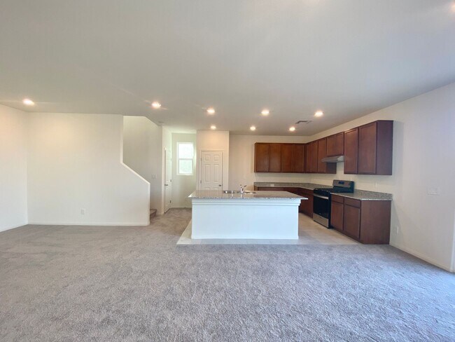 Foto del edificio - Beautiful two-story single-family house located in the southwest area