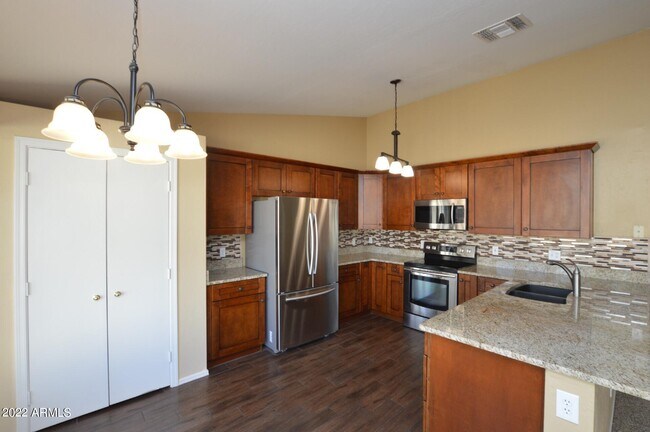 Building Photo - 941 S Wanda Dr