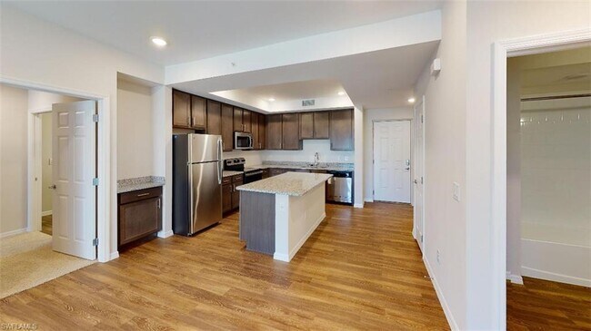 Foto del edificio - 1734 Savona Pkwy W