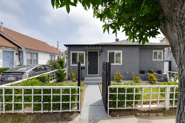 Foto del edificio - 2492 S Bundy Dr