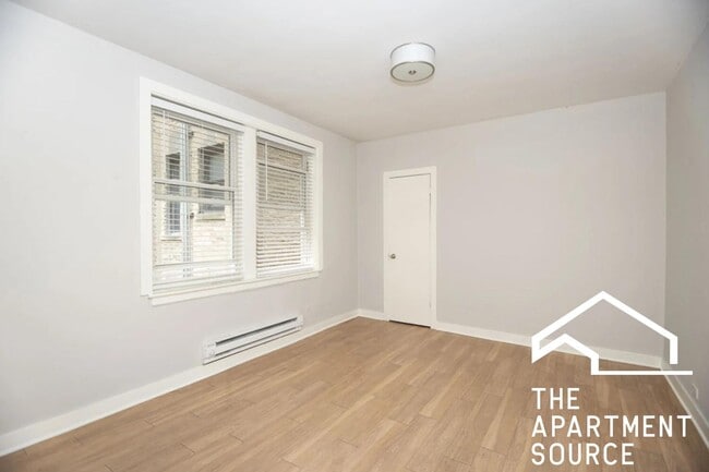 Foto del edificio - 511 W Belmont Ave