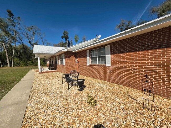 Building Photo - 102 S Claire Dr