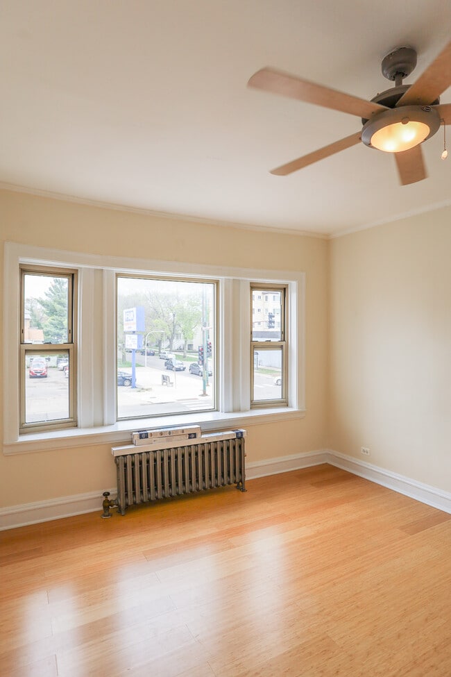 Foto del edificio - 7002 N Western Ave
