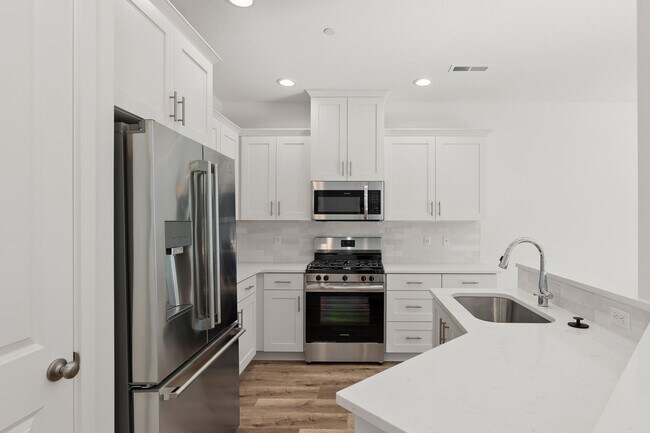 Foto del edificio - Pleasant Valley Villages 3 Bedroom Townhome with Community Center