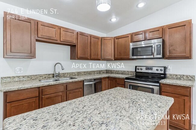 Foto del edificio - 744 E Linden St
