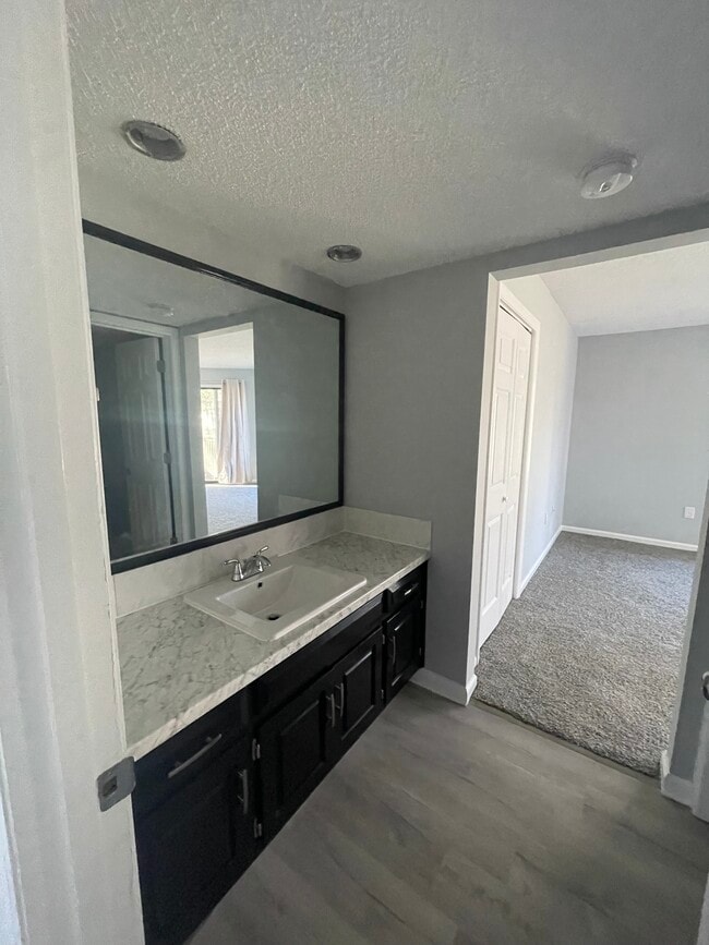 Foto del edificio - 4222 Pinehurst Cir