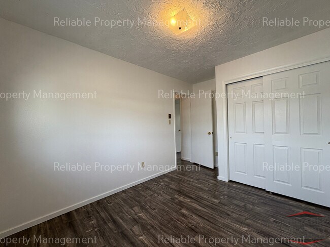 Foto del edificio - 1296 Blaine Ave