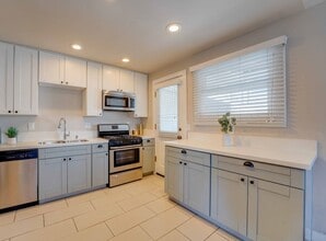 Building Photo - 2119-2123 Albatross St