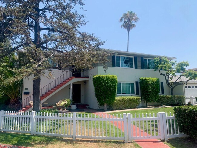 Foto del edificio - 4725-4727 Park Blvd