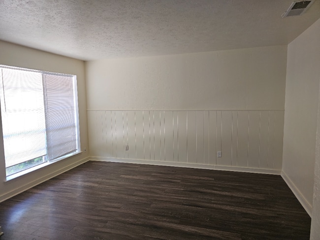 Building Photo - 2938 Bernice Dr