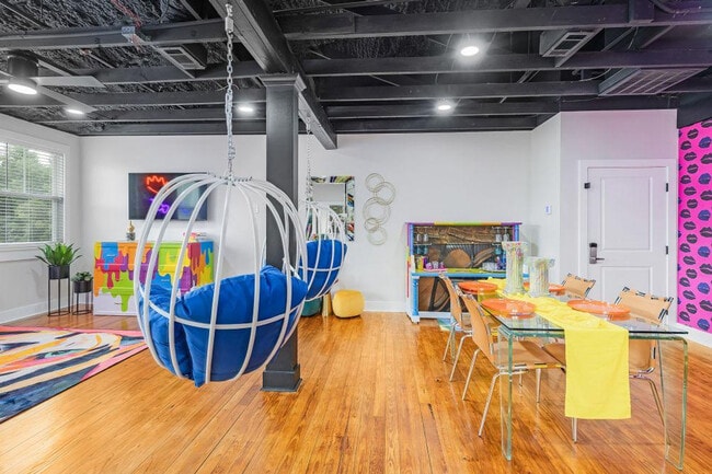 Building Photo - 156 Camellia St