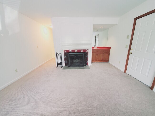 Building Photo - 55 Glenbrook Rd