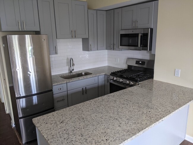 Newly remodeled kitchen with gas stove & griddle and granite countertops - 1912 9th St NW