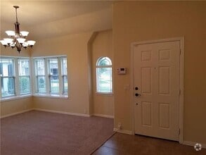 Building Photo - 701 Meadowbrook Ln