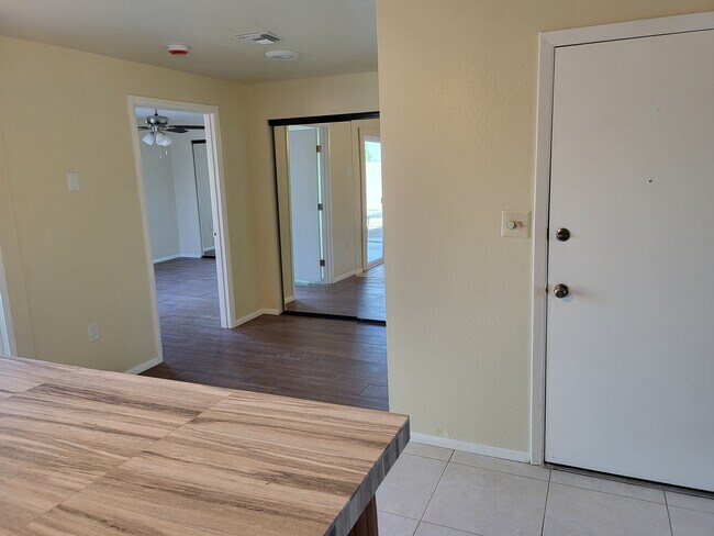 Building Photo - 3428 E Janice Wy