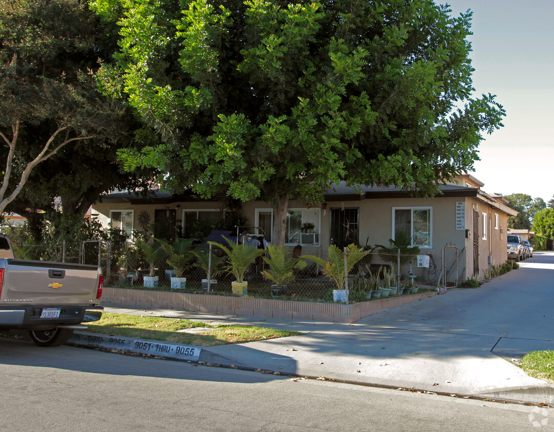 Foto del edificio - 9051-9055 Park St