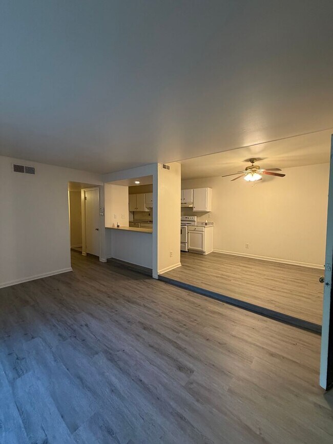 Foto del edificio - Charming 2 Bedroom, 2 Bath Condo available in South Charlotte!