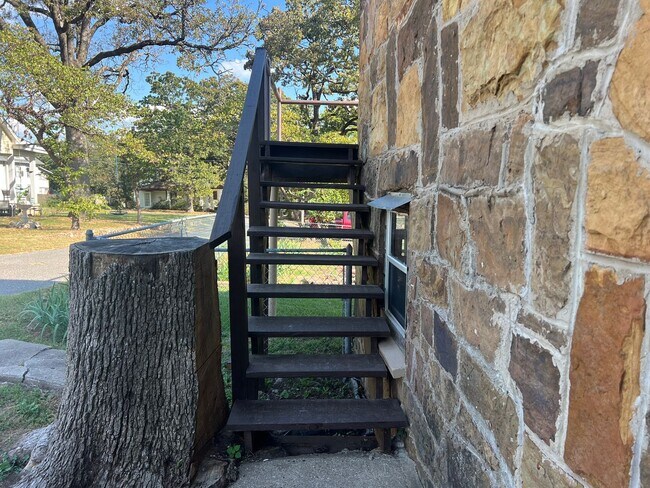 Foto del edificio - charming  Stone home : 1-bedroom, 1-bathroom (All utilities included)