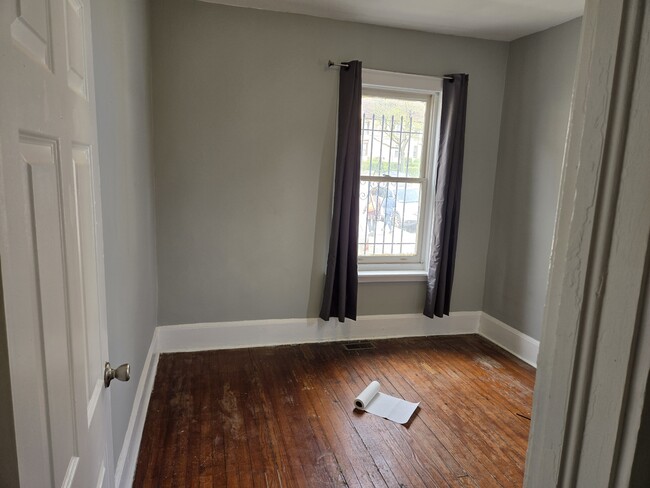 room - 575 Stuyvesant Ave