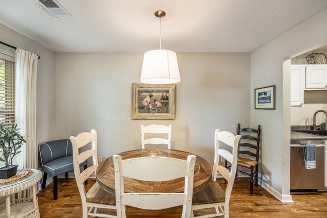 Photo - 1518 Blaze Ln House