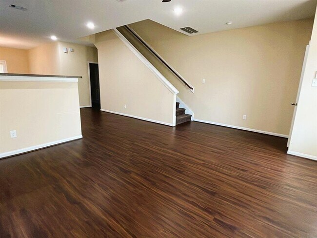 Building Photo - 6019 Haight St