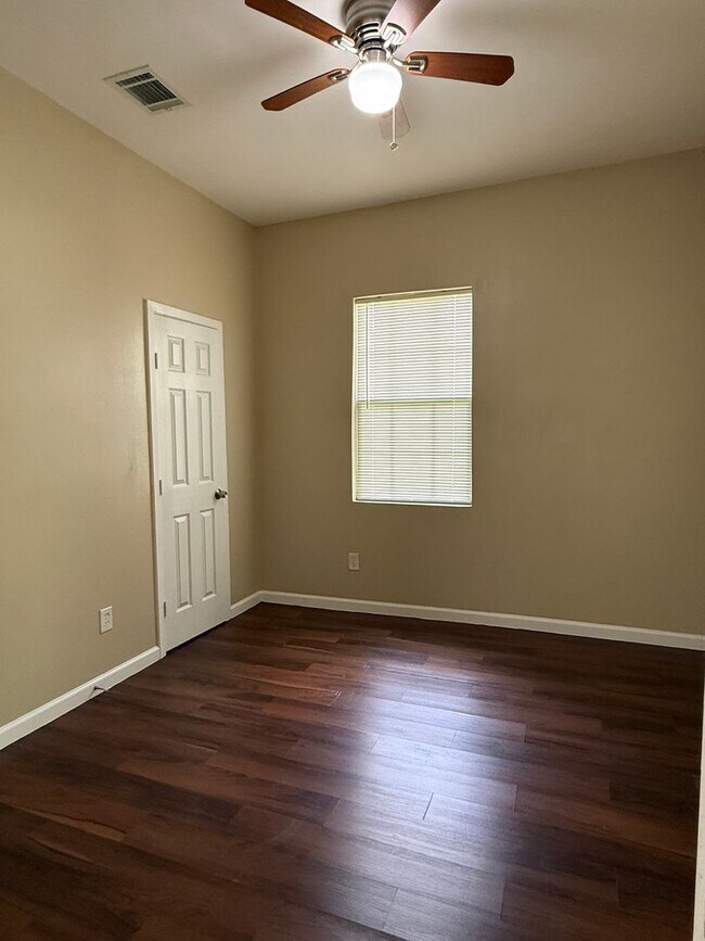 Foto del edificio - Renovated home in Silsbee! Available NOW -...
