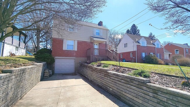 Building Photo - *Beautifully Updated & Charming 3BD/1BA Single-Family Home Available in West Mifflin*