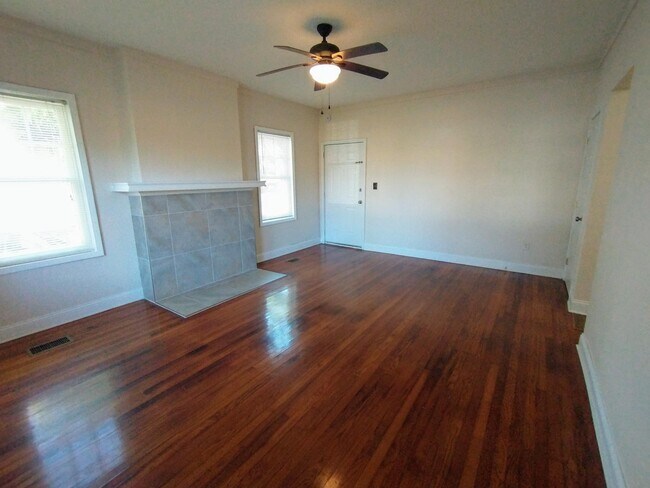 Hardwood Floors - 962 Cherry St