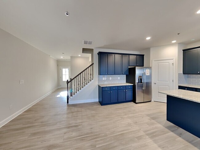 Building Photo - Don't miss out on the $1,000 move-in special!