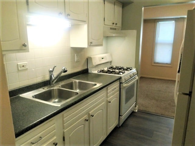 Building Photo - 2275 Country Club Dr