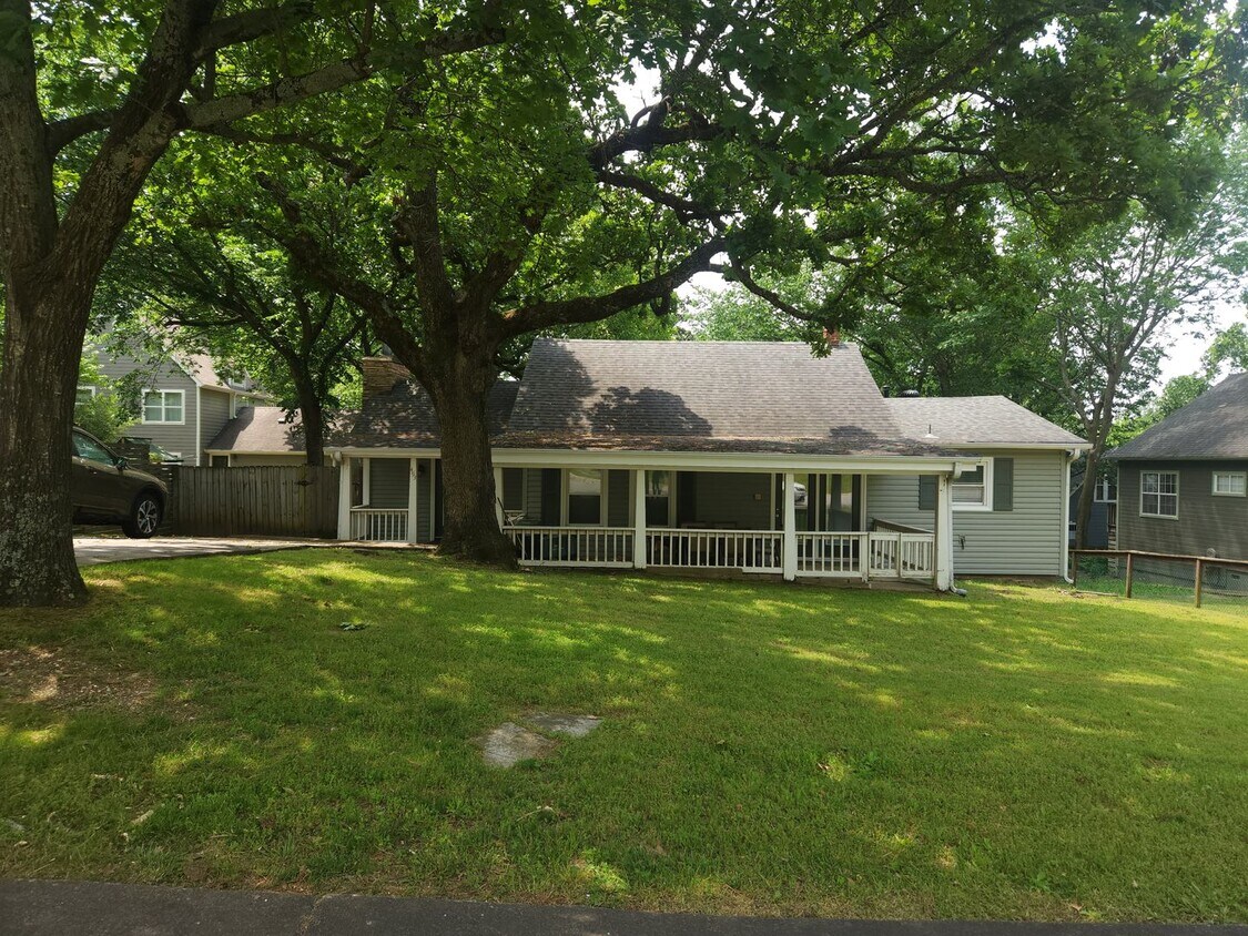 Foto principal - 2 bedroom 2 bath HISTORIC HOME near downto...