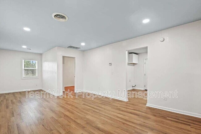 Foto del edificio - 3042 Terry Dr