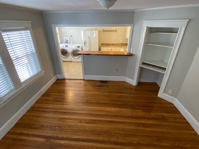 Building Photo - 118 Thicket St