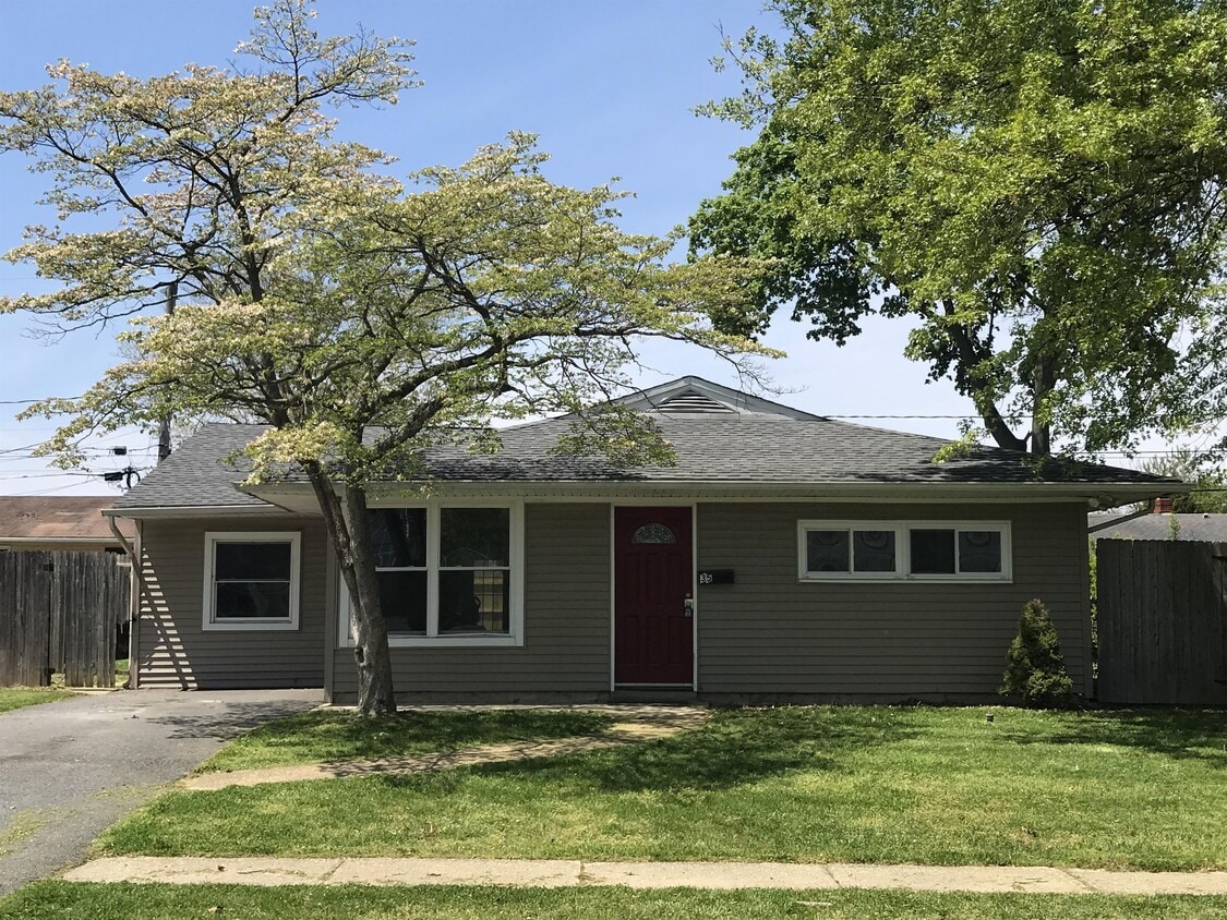 35 Meadow Ln, Newark, DE 19713 House Rental in Newark, DE