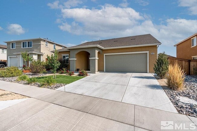Building Photo - Luxurious 4 bedroom 3 bath family home in ...