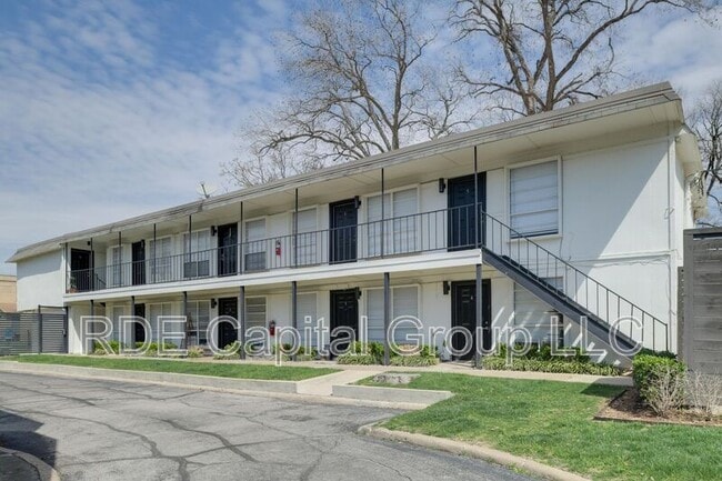 Building Photo - 2816 Throckmorton St