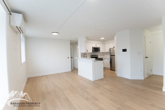 Building Photo - 388 Park Ave E