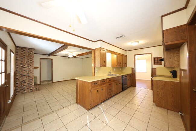 Foto del edificio - 2404 N Beal St
