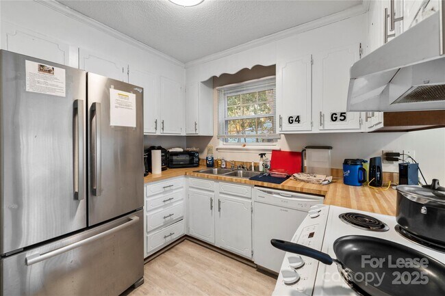 Foto del edificio - 10702 Blue Heron Dr