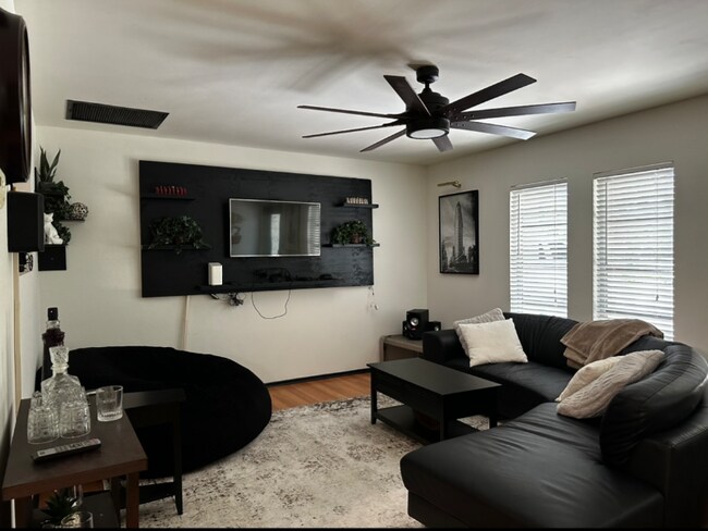 Building Photo - 1621 Sunkist Way