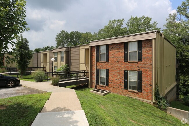 Foto del edificio - Welcome to The Bluffs – Comfort, Convenience & Value in the Heart of Gladstone